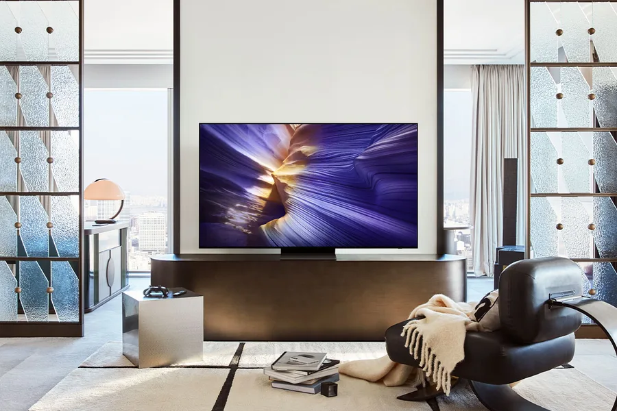 TV Samsung TQ65S92F dans un salon